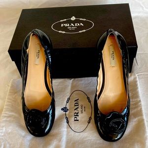 Navy blue patent leather ballet flats with rosette detail size6 1/2 medium